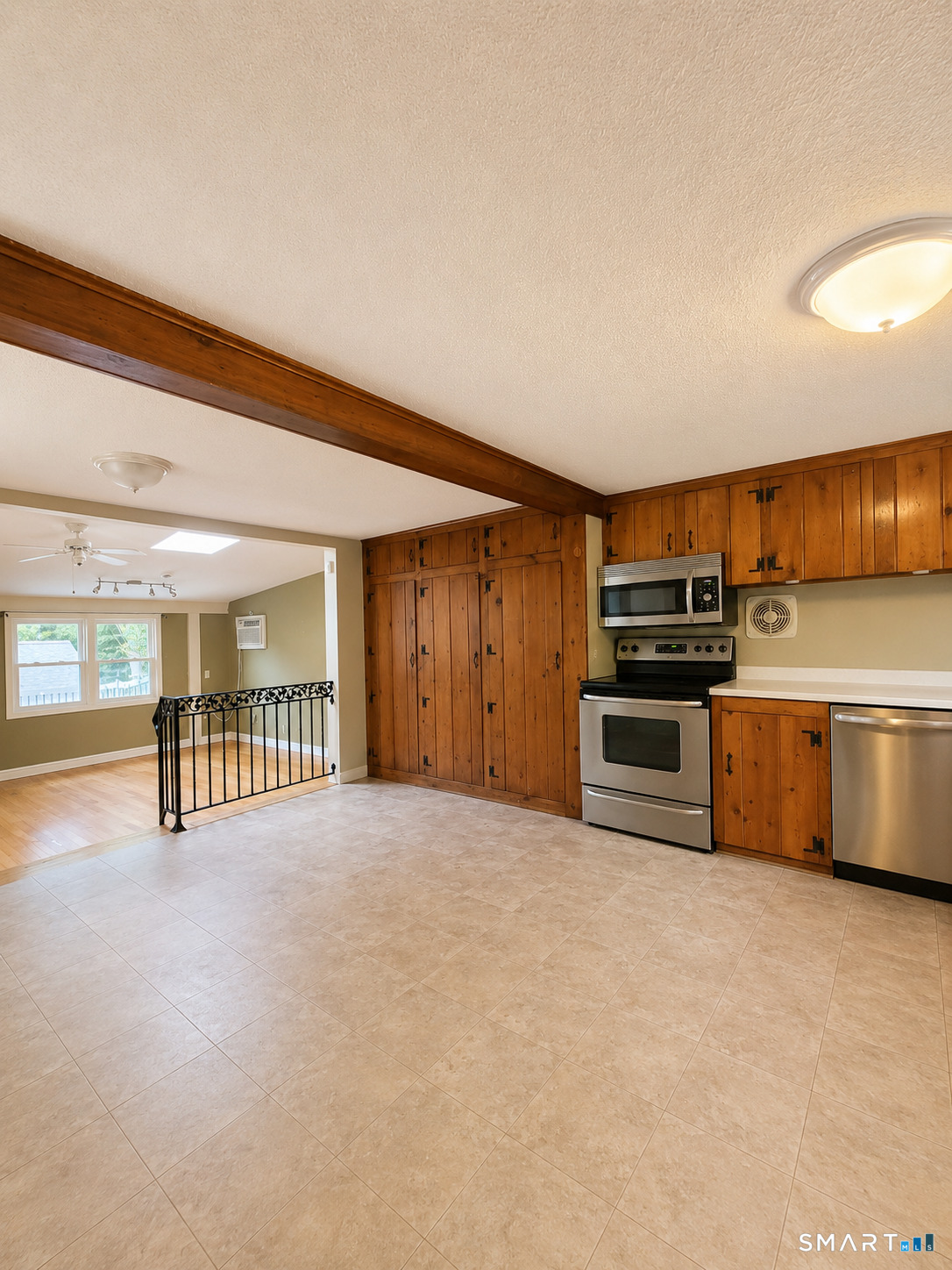 561 Hopewell Road Glastonbury, CT 06073 - Photo 8 of 21