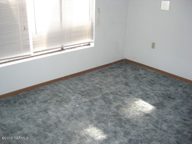 10703 Hughes Road Yakima, WA 98903 - Photo 2 of 8 an empty room with a window