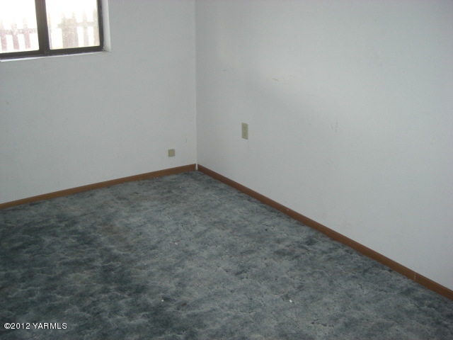 10703 Hughes Road Yakima, WA 98903 - Photo 4 of 8 a view of empty room
