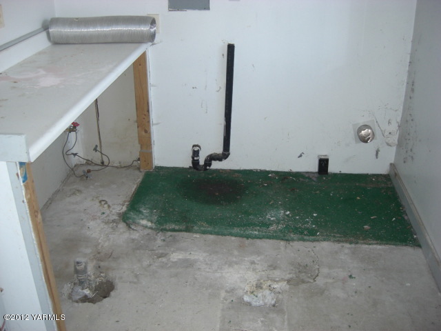 10703 Hughes Road Yakima, WA 98903 - Photo 6 of 8