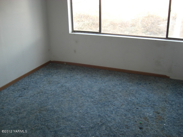 10703 Hughes Road Yakima, WA 98903 - Photo 7 of 8
