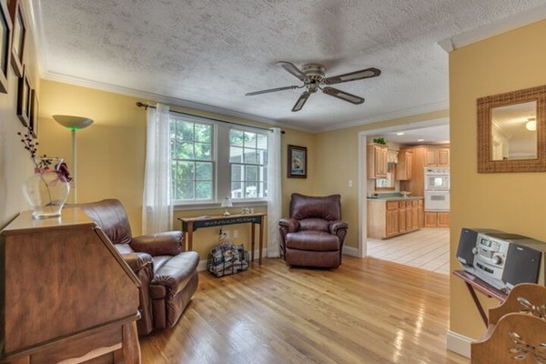 39 Fredrickson Road Billerica, MA 01821 - Photo 8 of 30 Gallery Image 8