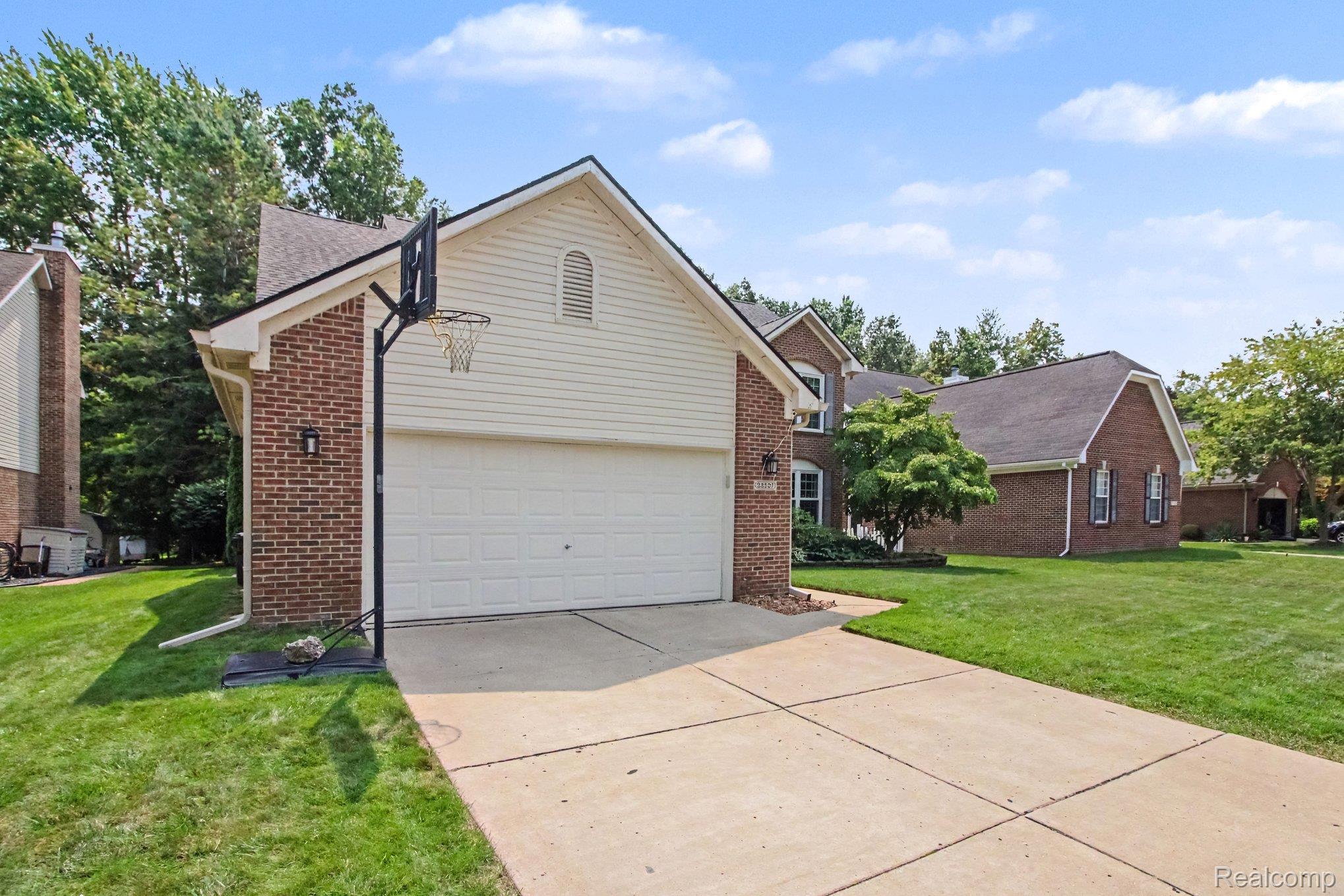 22507 Fawn Road Trenton, MI 48183 - Photo 3 of 28 003_file_7929.jpg