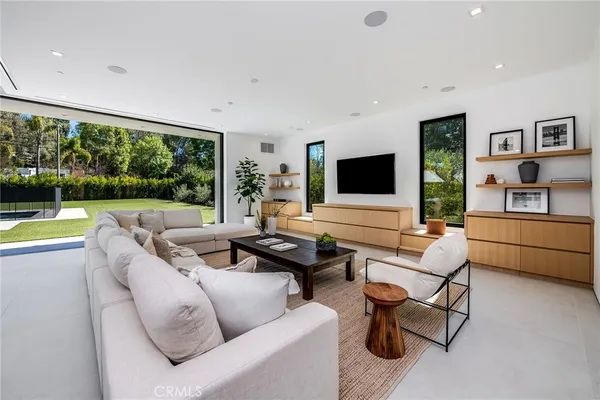 $29,500 | 4930 Palomar Drive, Tarzana, CA 91356