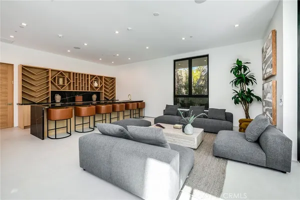 $29,500 | 4930 Palomar Drive, Tarzana, CA 91356