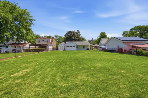 $300,000 | 1522 North Hillside Avenue, Berkeley, IL 60163