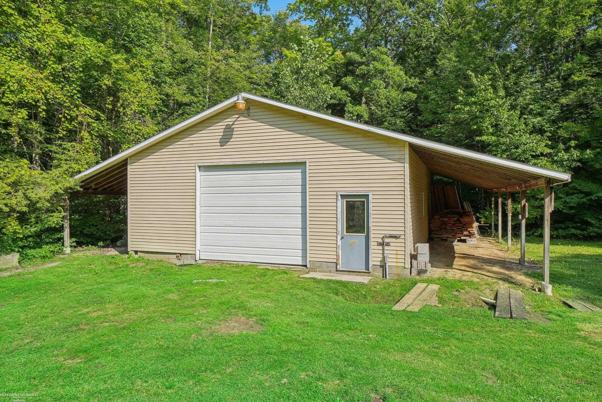 6201 Metcalf Road North Street, MI 48049 - Photo 33 of 43 50153716-62d77675-62ed-45ae-bcab-5a0d047dd801.JPG