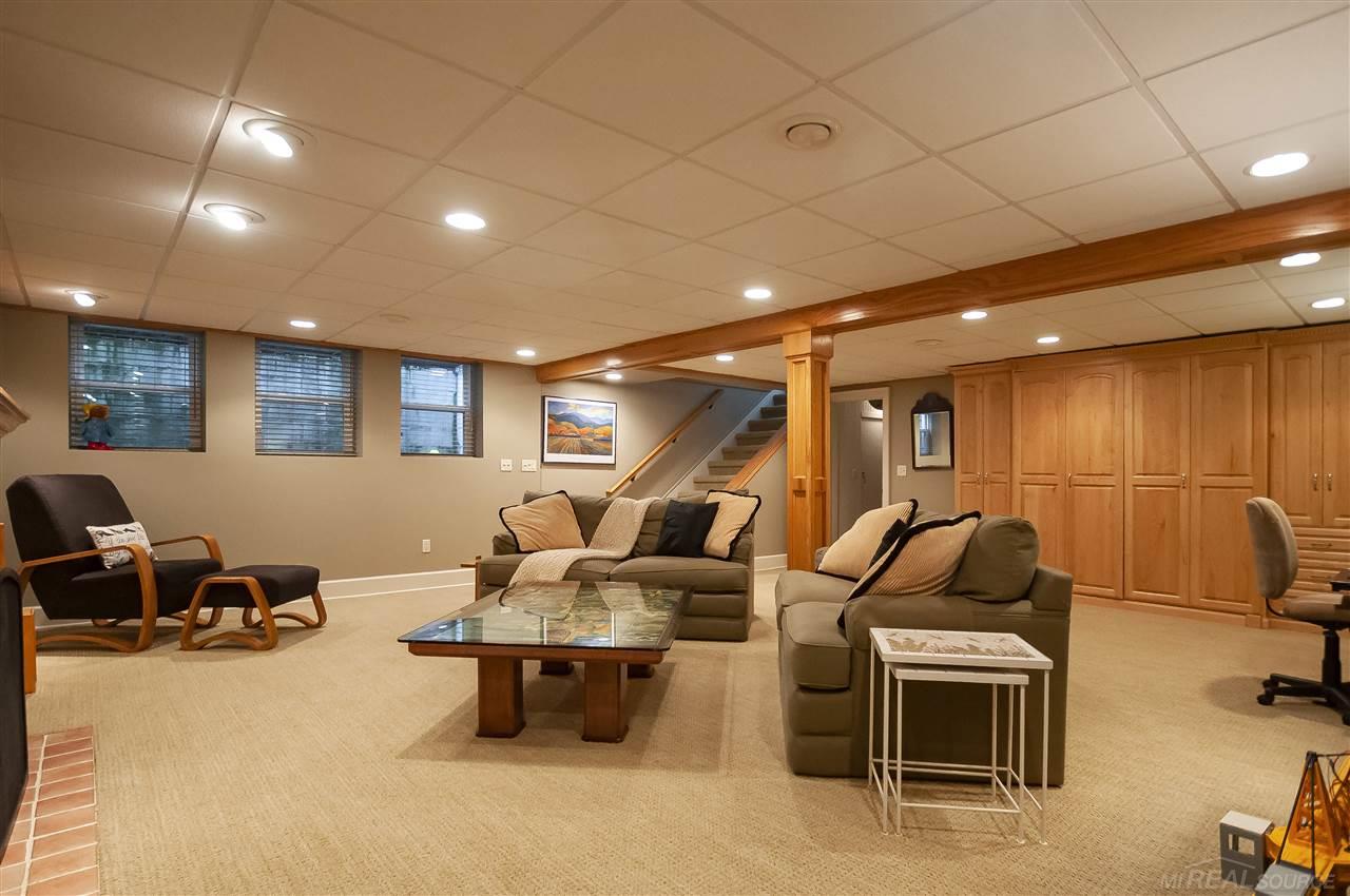 74 Lewiston Road Grosse Pointe, MI 48236 - Photo 48 of 67 50013470-47.JPG