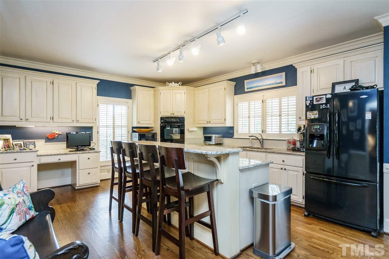 2911 Hostetler Street Raleigh, NC 27609 - Photo 8 of 25