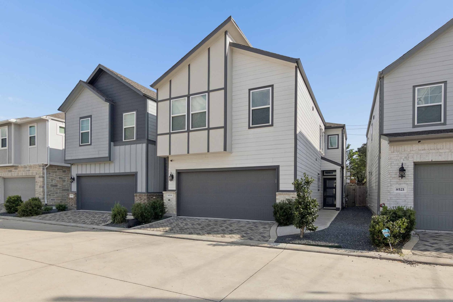 8519 Rising Strm Drive Houston, TX 77063 - Photo 2 of 32 Gallery Image 2