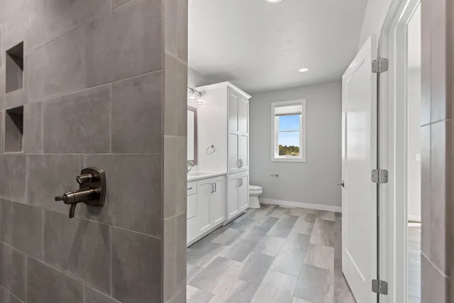 $1,489,900 | 167 Fox Shores Drive, Wrightstown, WI 54180