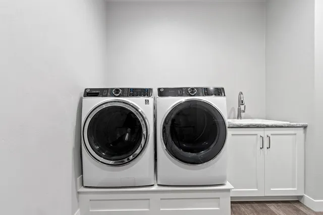 $1,489,900 | 167 Fox Shores Drive, Wrightstown, WI 54180