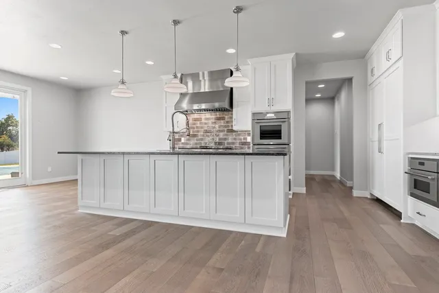 $1,489,900 | 167 Fox Shores Drive, Wrightstown, WI 54180