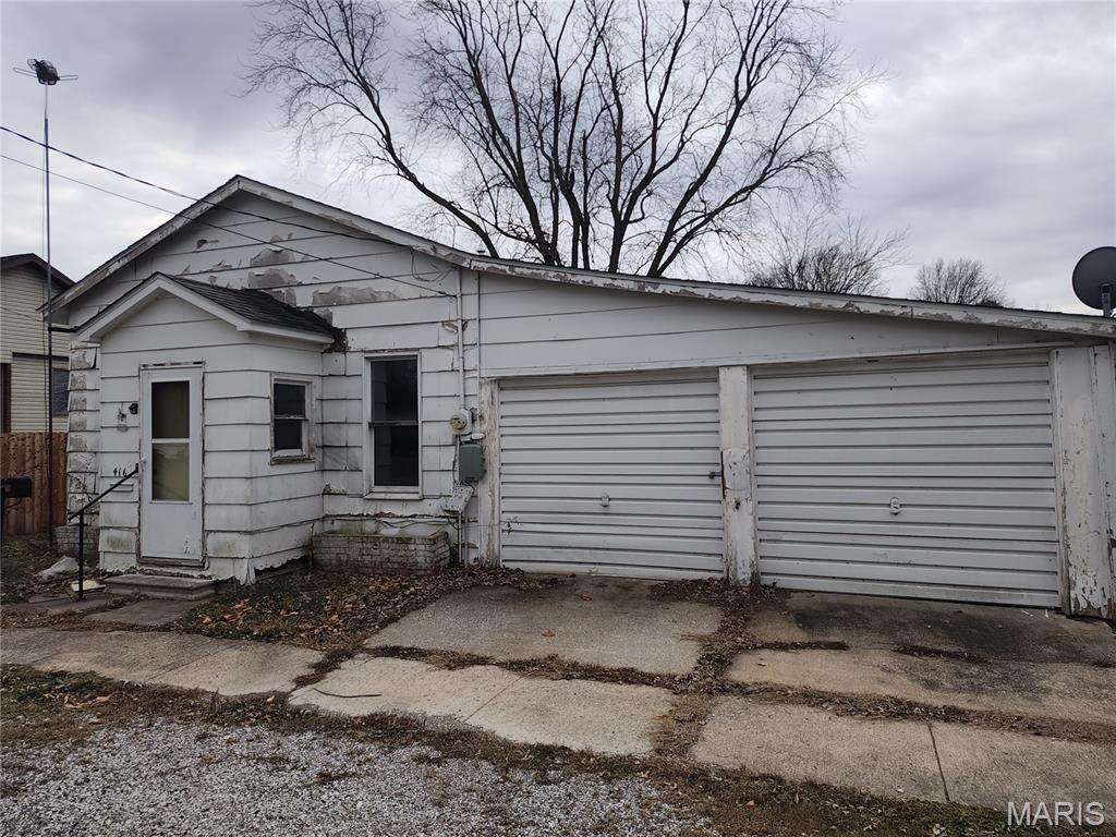 416 East 6th Street Staunton, IL 62088 - Photo 2 of 25