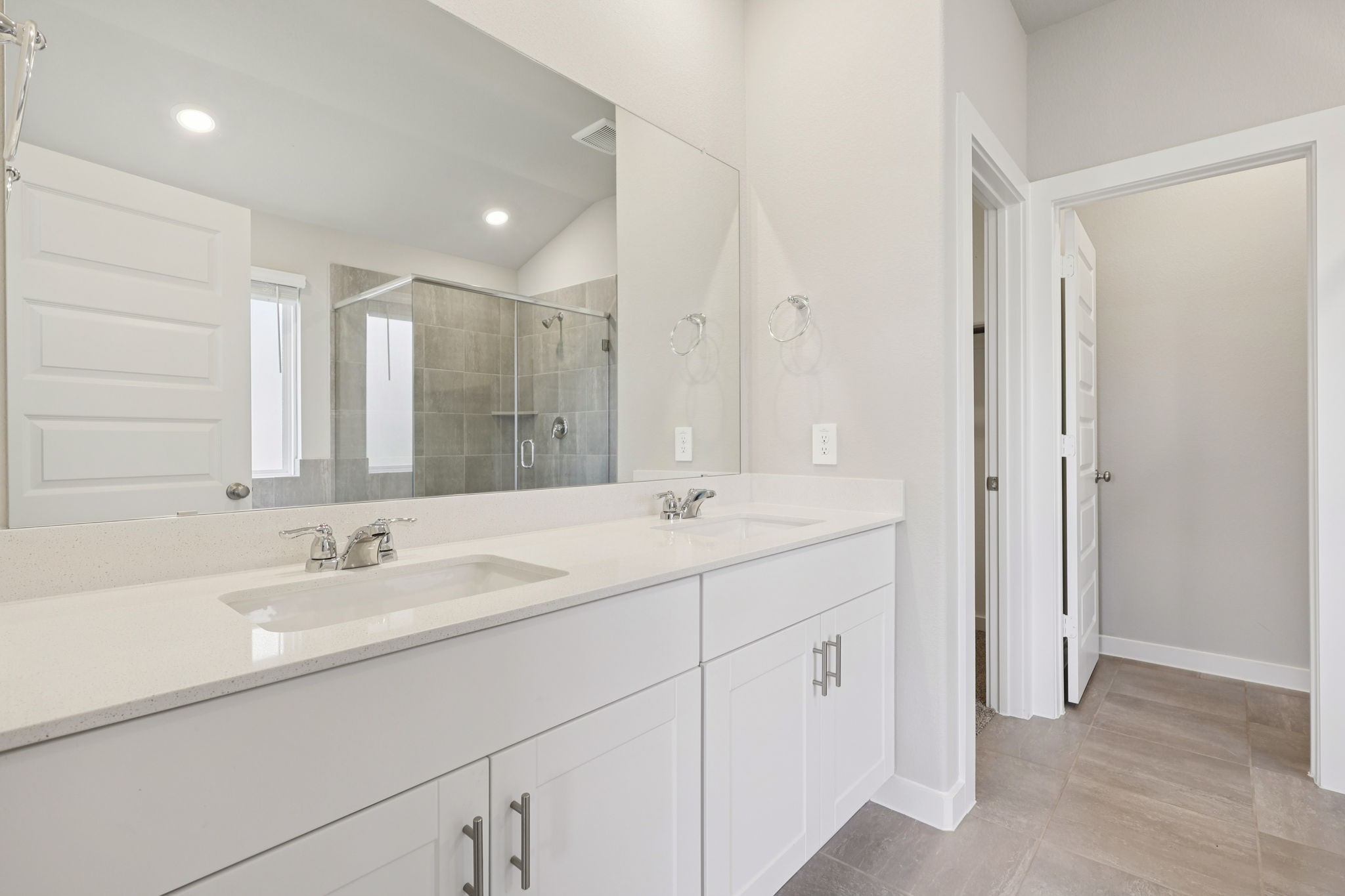 2639 Clapbread Lane Rosenberg, TX 77471 - Photo 26 of 31 a bathroom with double sink and a mirror