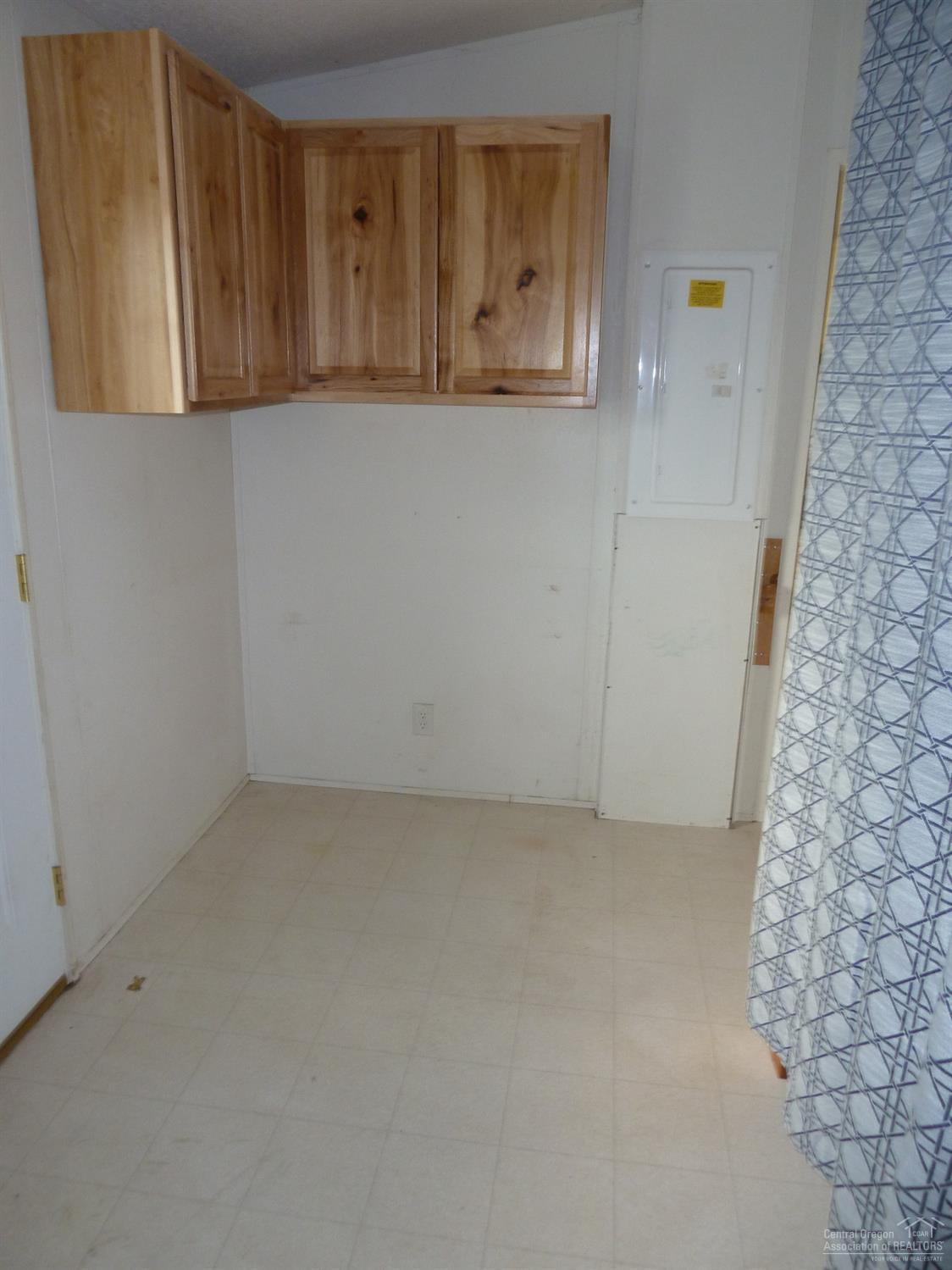 7356 Southwest Onyx Road Terrebonne, OR 97760 - Photo 21 of 25 large utility room