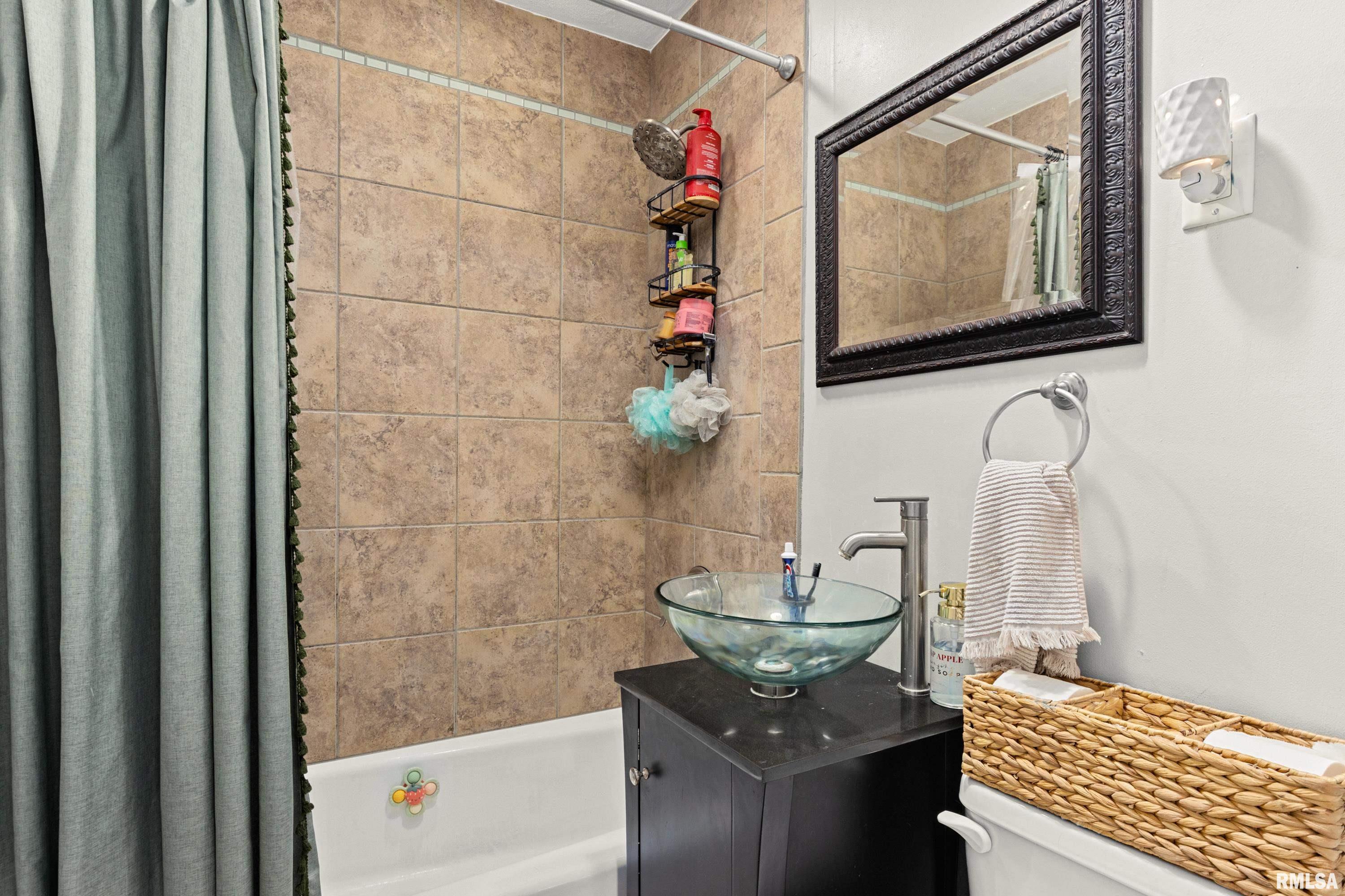 660 North 9th Avenue Canton, IL 61520 - Photo 13 of 19