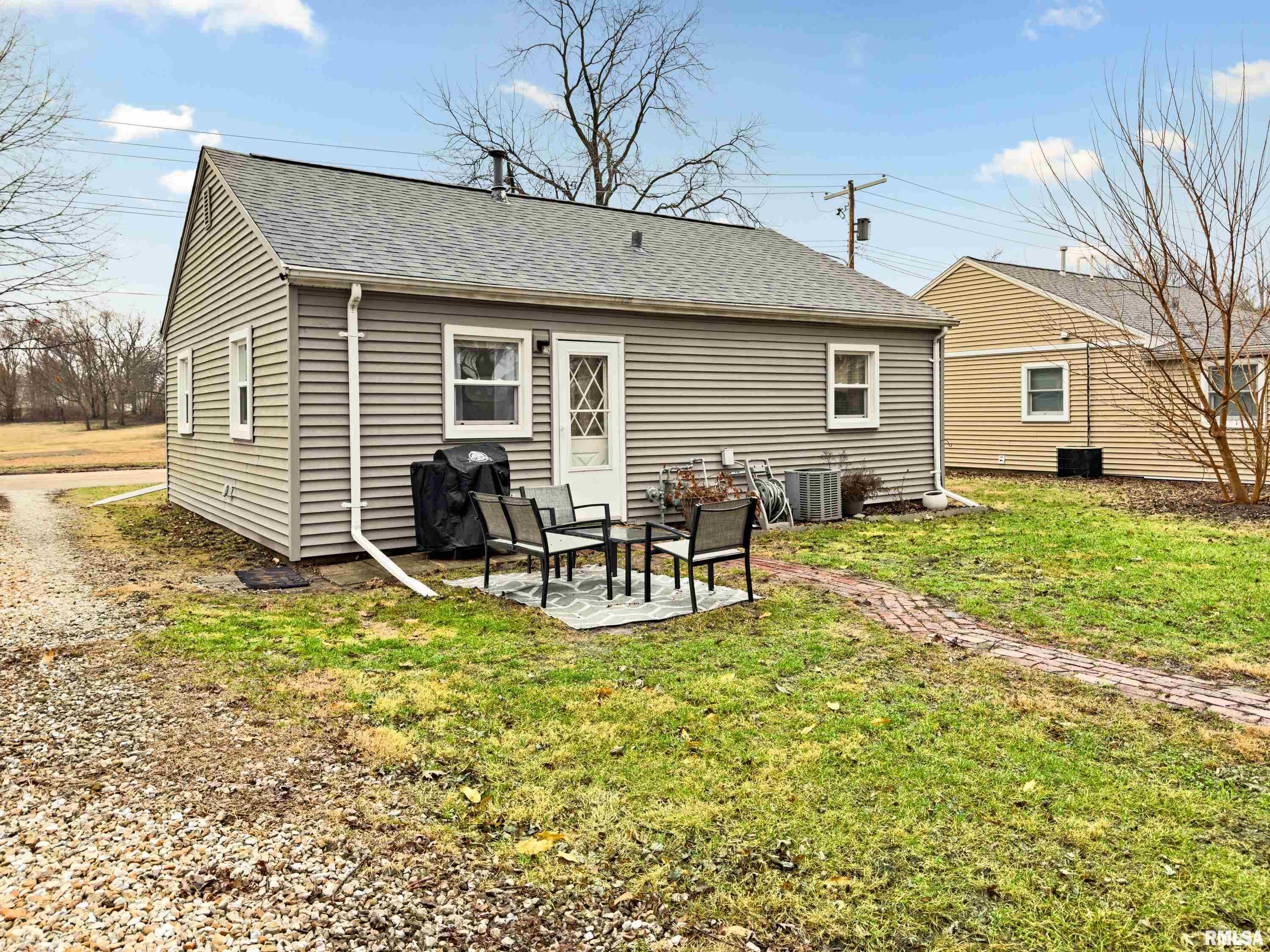 660 North 9th Avenue Canton, IL 61520 - Photo 2 of 19