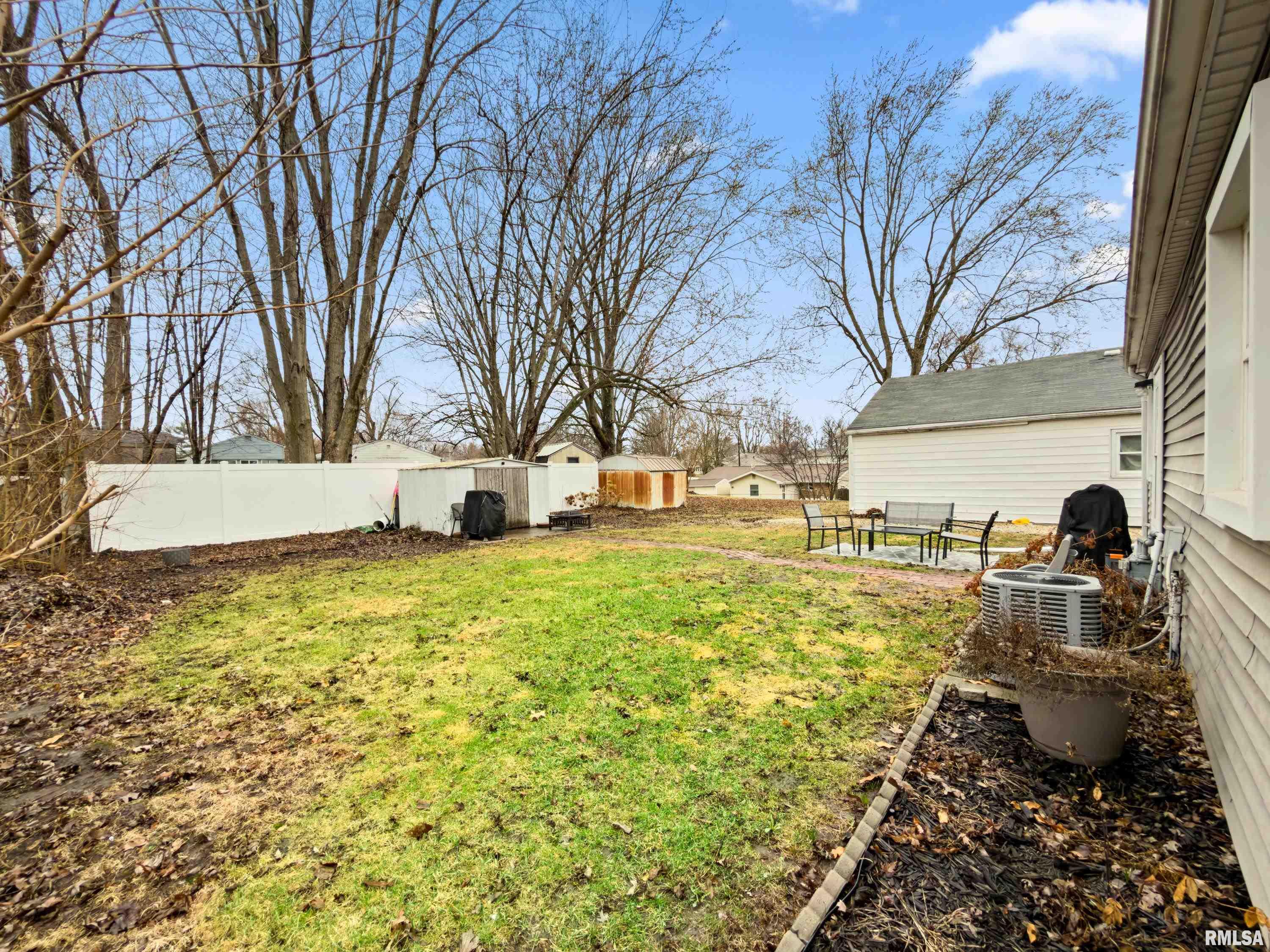 660 North 9th Avenue Canton, IL 61520 - Photo 4 of 19