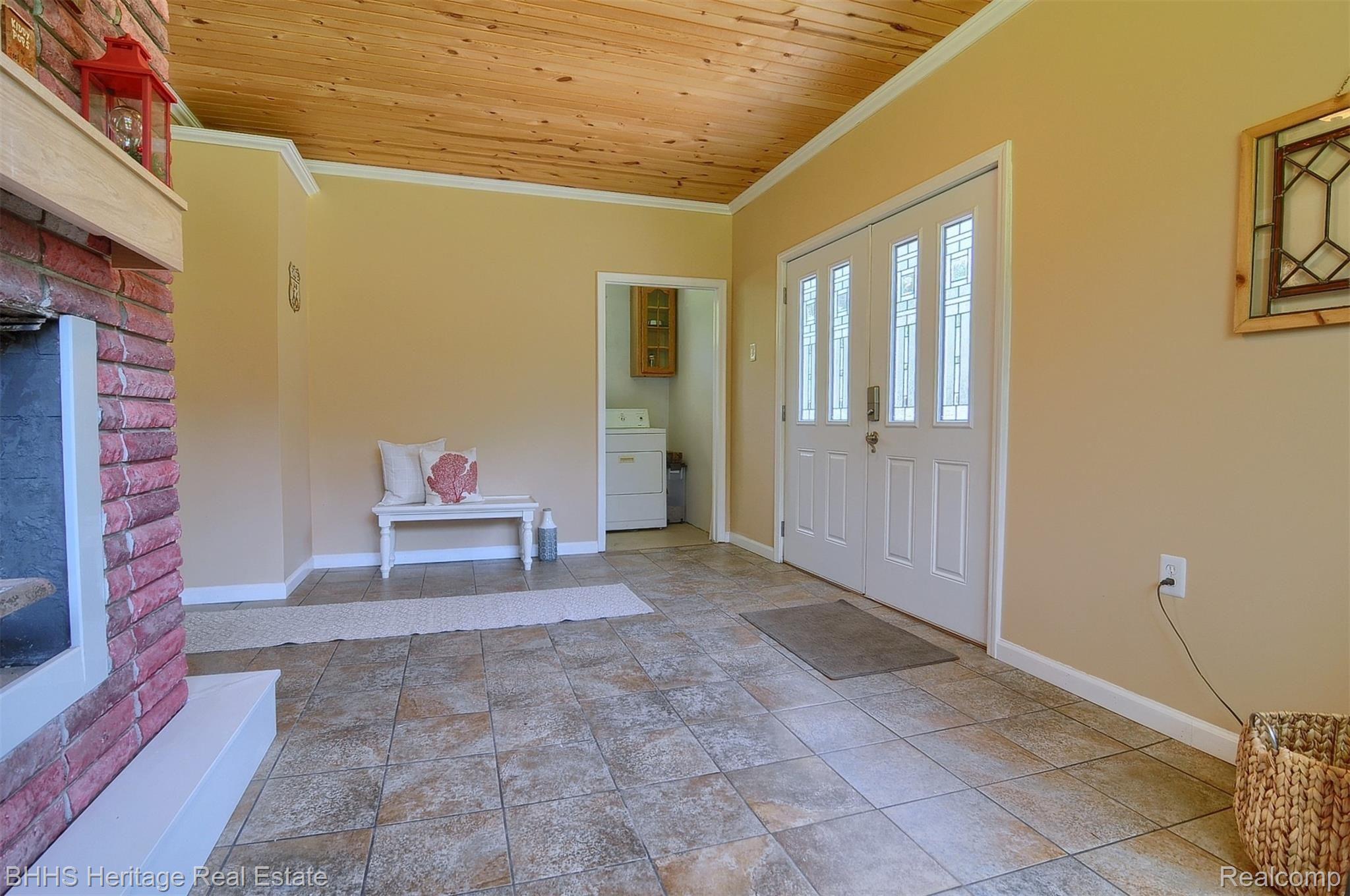8415 McClements Road Brighton, MI 48114 - Photo 28 of 42 Living-Room-2nd-View.jpg