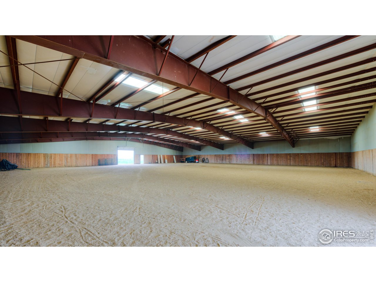10024 Lookout Road Lafayette, CO 80026 - Photo 30 of 37 Indoor Arena looking to the west entrance.