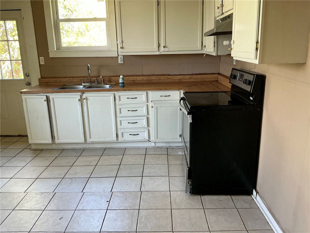 11 Humbert Street Seneca, SC 29678 - Photo 6 of 14 This kitchen offers functionality with tiled flooring and ample cabinet space.