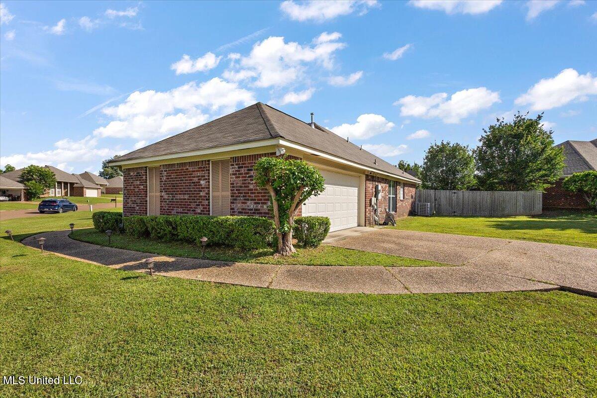 304 Kings Ridge Circle Brandon, MS 39047 - Photo 2 of 27 02-3HTP5554