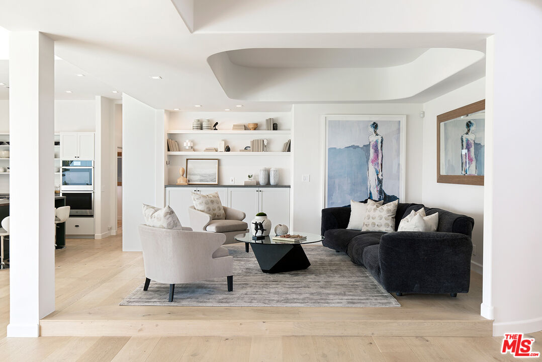 7868 Electra Drive Los Angeles, CA 90046 - Photo 11 of 38 a living room with furniture and a rug