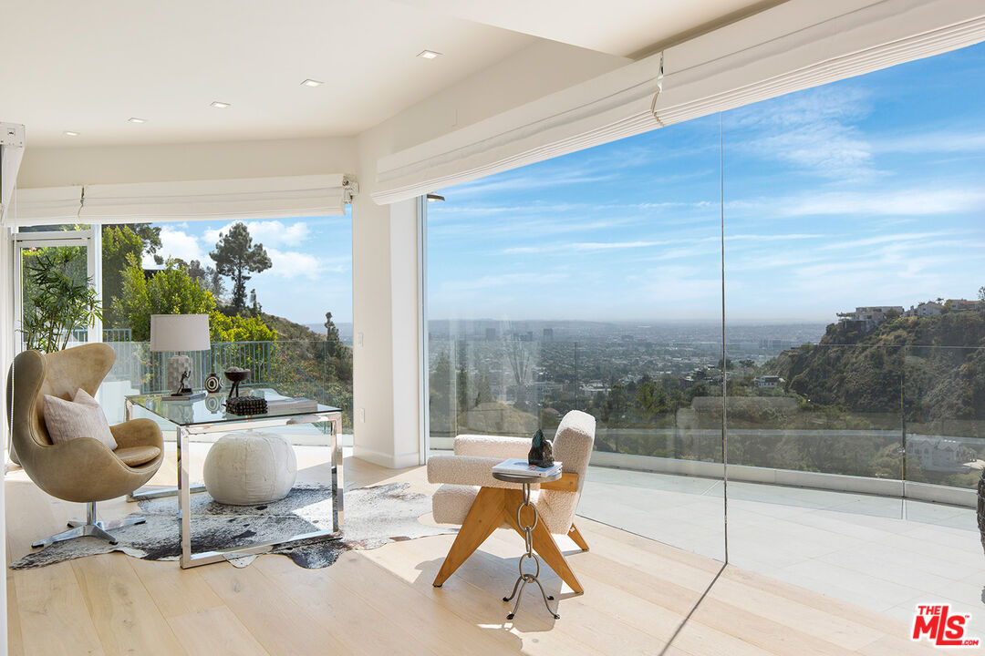 7868 Electra Drive Los Angeles, CA 90046 - Photo 29 of 38 a living room with furniture
