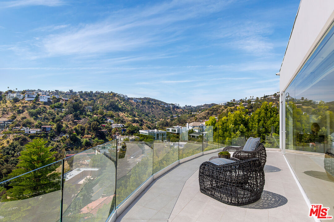 7868 Electra Drive Los Angeles, CA 90046 - Photo 30 of 38 a view of a balcony with city view