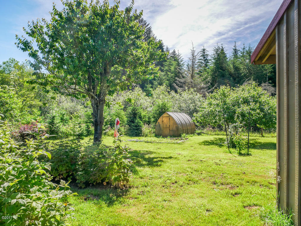 847 Hamer Road Siletz, OR 97380 - Photo 60 of 79 Green House