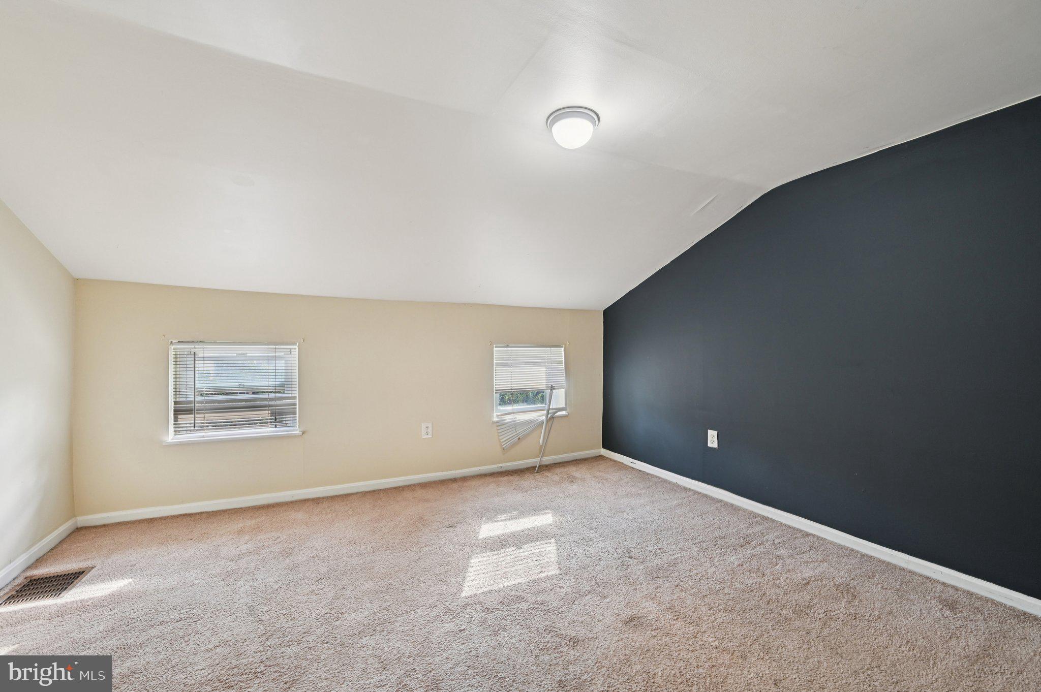 110 South Poppleton Street Baltimore, MD 21201 - Photo 24 of 39 an empty room with windows and closet
