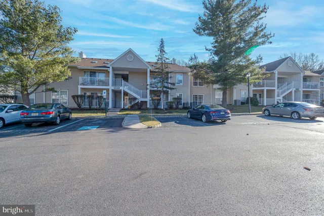 $2,375 | 29 Amberly Court, Franklin Park, NJ 08823