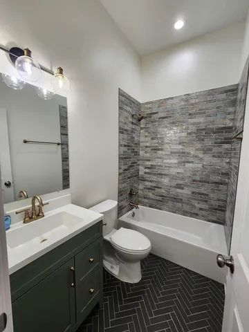 $2,300 | 6321 South Eberhart Avenue, Unit 2, Chicago, IL 60637