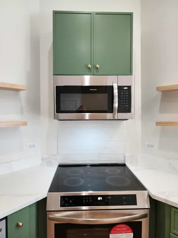 $2,300 | 6321 South Eberhart Avenue, Unit 2, Chicago, IL 60637