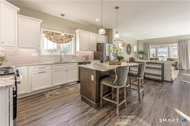 $605,000 | 137 Mulholland Way, Unit 83, North Haven, CT 06473