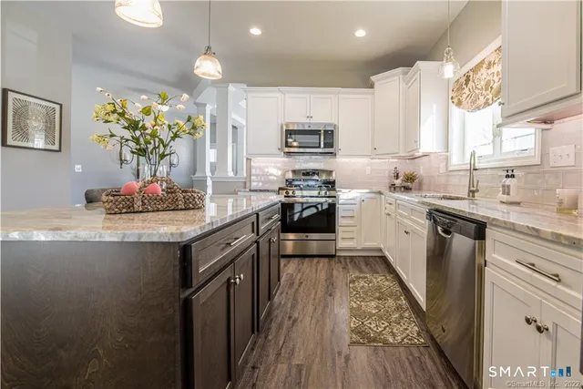 $605,000 | 137 Mulholland Way, Unit 83, North Haven, CT 06473