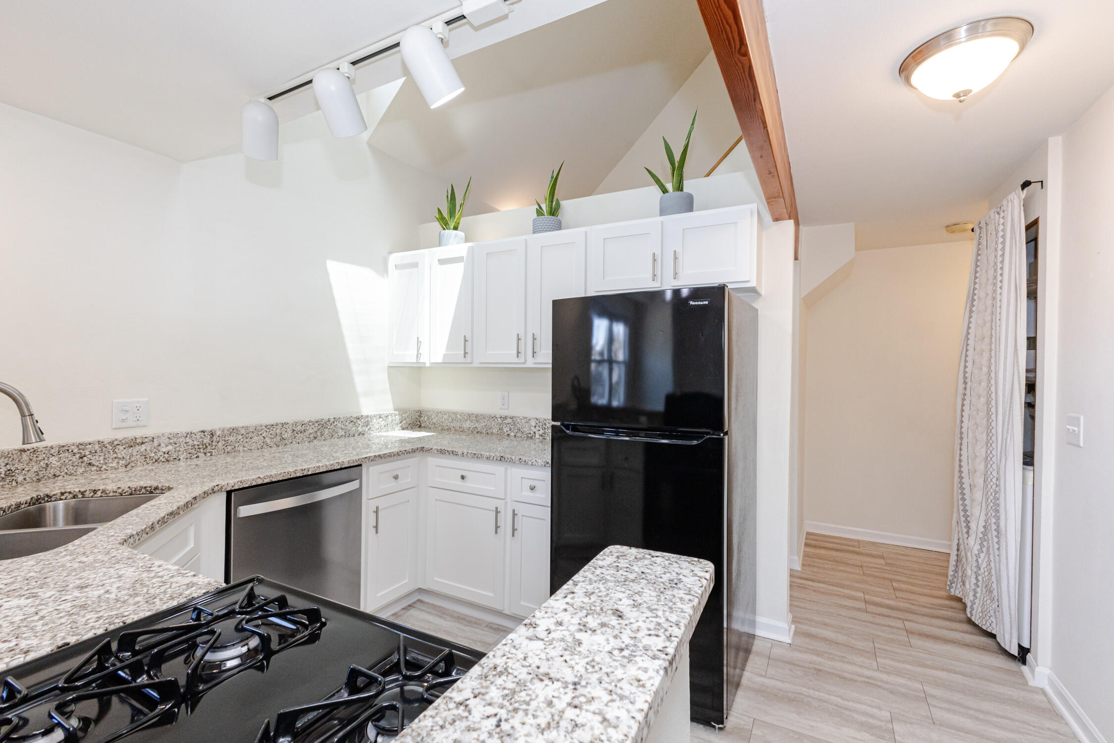 100 Main Street, Unit 201 Pewaukee, WI 53072 - Photo 19 of 59 AK249109-5