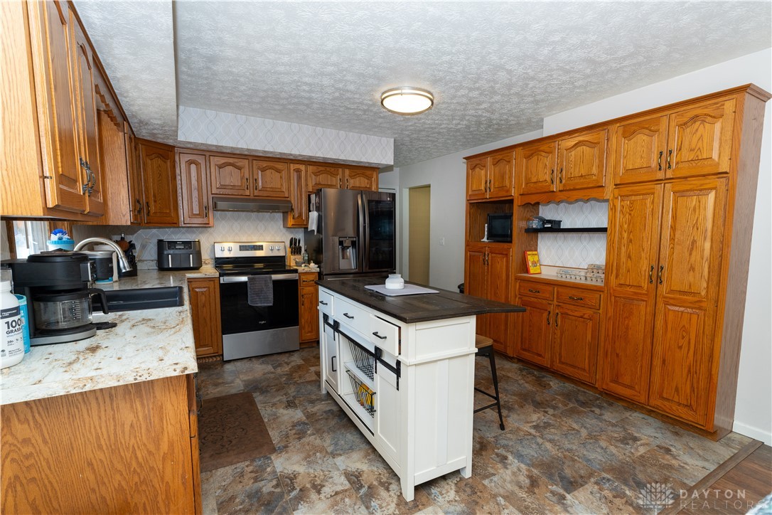 6126 Knollwood Road Springfield, OH 45502 - Photo 12 of 48