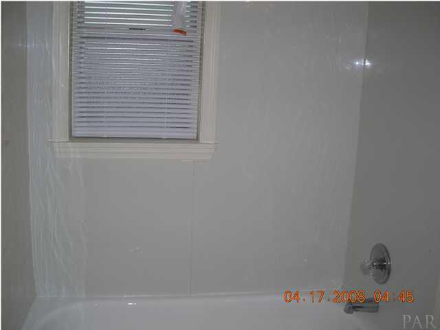 224 Alton Road Pensacola, FL 32507 - Photo 4 of 14 HALL BATH TUB