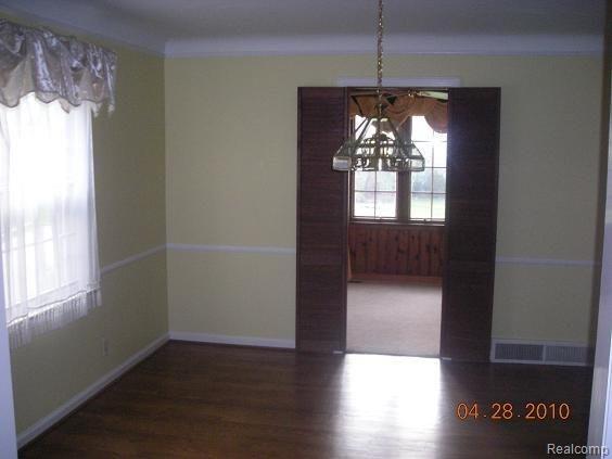 422 Roland Road Grosse Pointe, MI 48236 - Photo 4 of 15 dining area