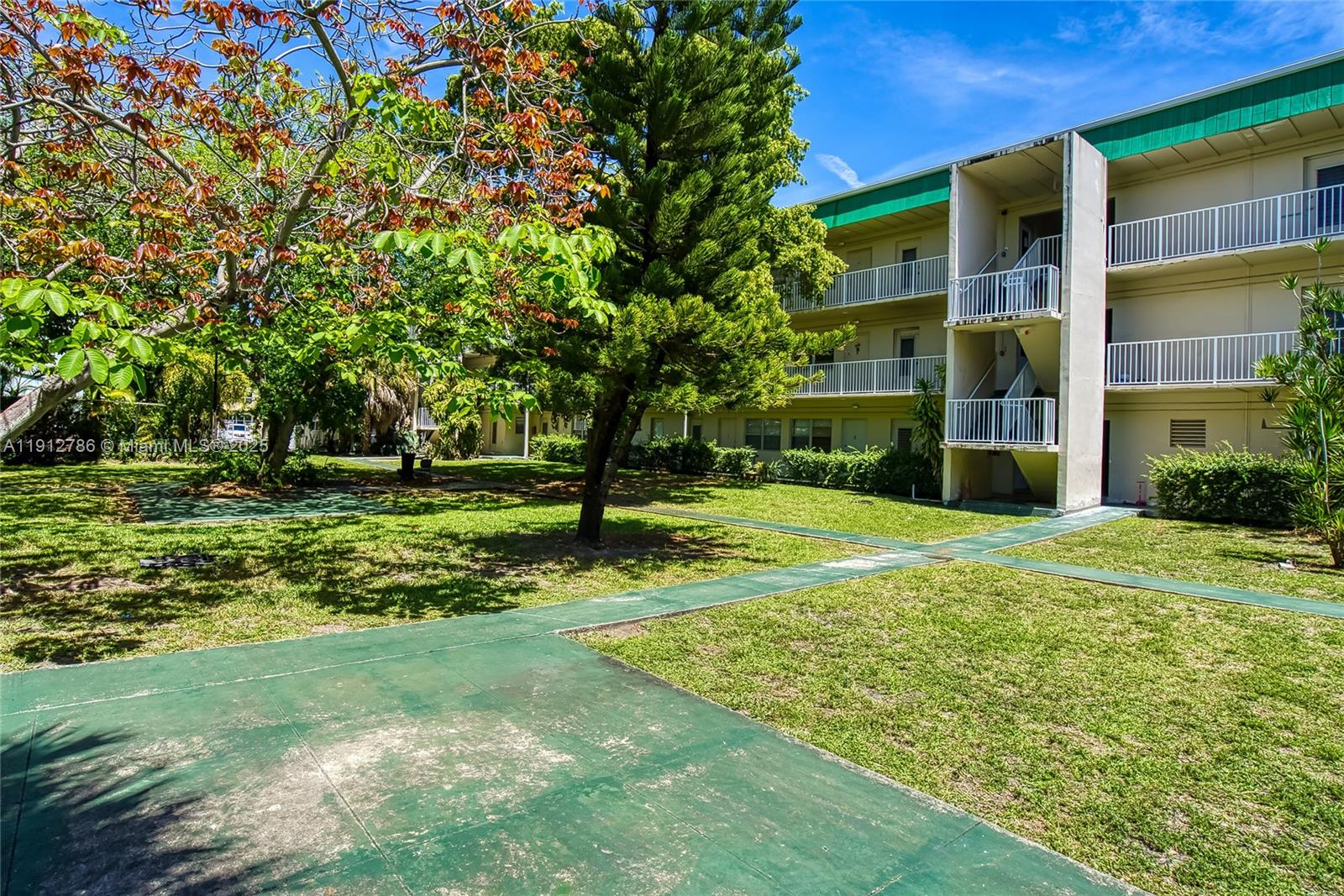 1420 Atlantic Shores Boulevard, Unit 340 Hallandale Beach, FL 33009 - Photo 21 of 33 a view of a park with large trees