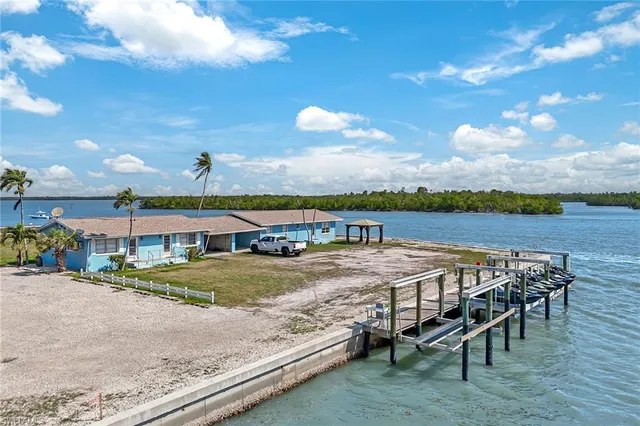$2,900,000 | 110 E Court, Goodland, FL 34140