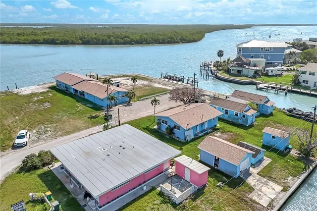 $2,900,000 | 110 E Court, Goodland, FL 34140