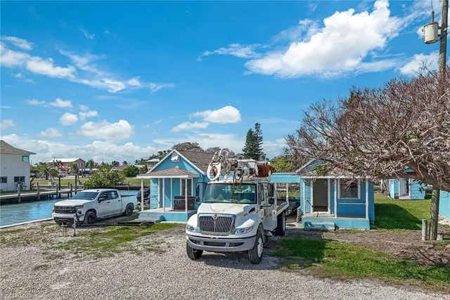 $2,900,000 | 110 E Court, Goodland, FL 34140