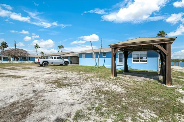 $2,900,000 | 110 E Court, Goodland, FL 34140