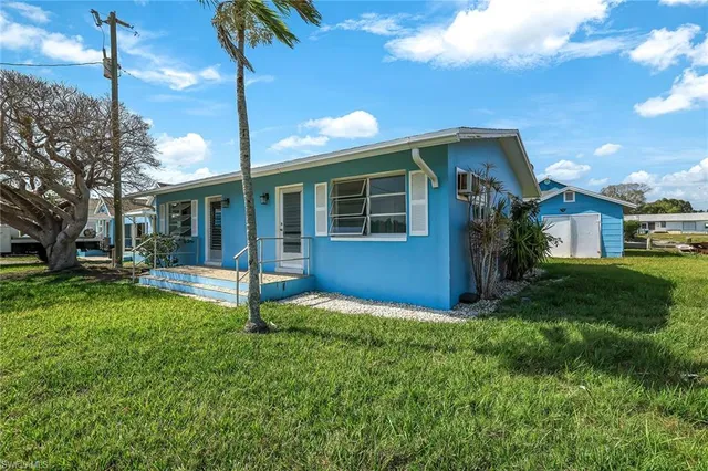 $2,900,000 | 110 E Court, Goodland, FL 34140