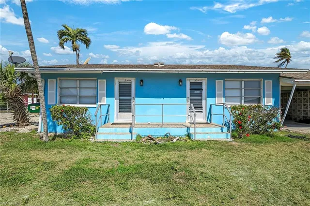 $2,900,000 | 110 E Court, Goodland, FL 34140