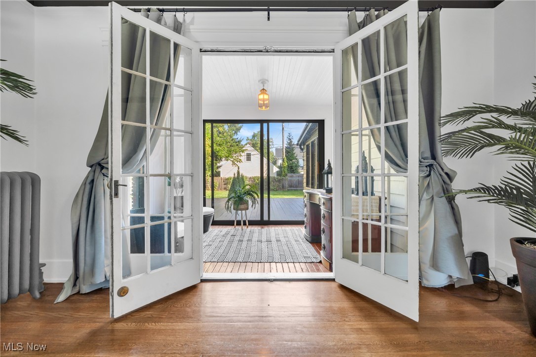 12699 Cedar Road Cleveland, OH 44106 - Photo 8 of 36 Entrance to Private Cozy Patio. Perfect for Summer Breezes