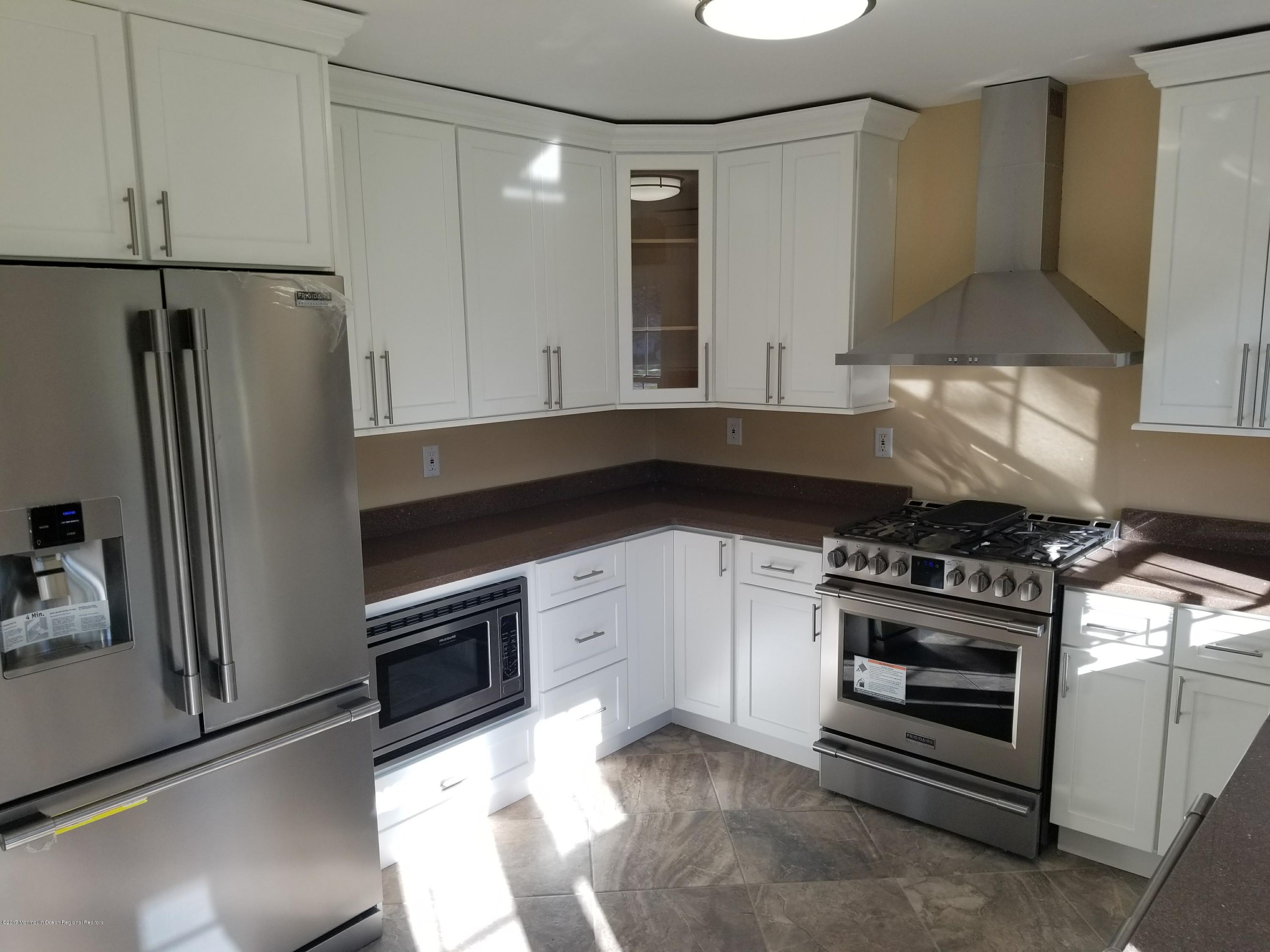 68 Tulip Lane Colts Neck, NJ 07722 - Photo 6 of 38 20171116_135635